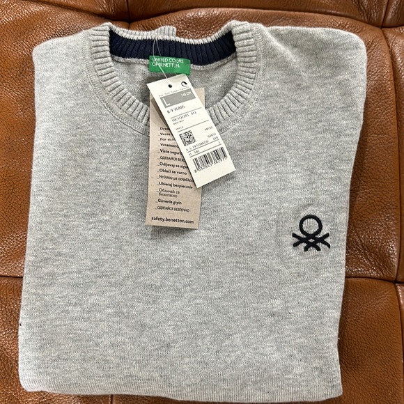 BNWT Benetton Crew Neck Sweater Gray with navy logo boys or girls - Picture 4 of 4